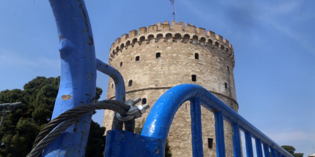 Θεσσαλονίκη: Κάγκελα στη Παραλία – Ο Κ. Ζέρβας και το κίνημα “δεν κολλάω”