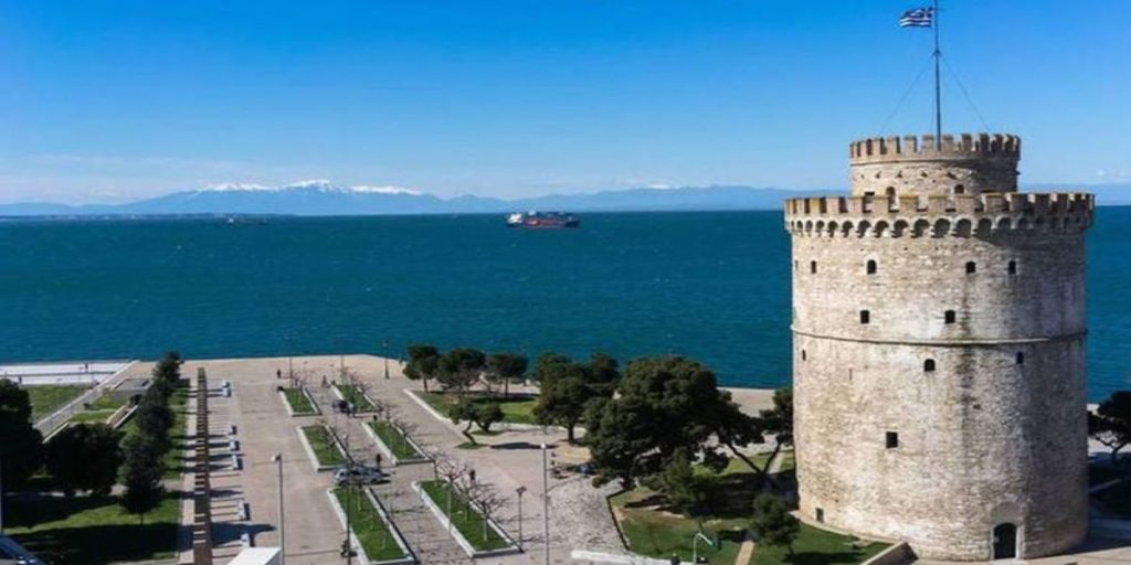 Απαγόρευση κυκλοφορίας στη Θεσσαλονίκη : Γυναίκα αντιδρά σε έλεγχο αστυνομικών (βίντεο)