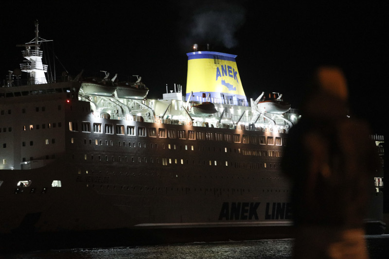 Ελλιμενίστηκε στον Πειραιά το πλοίο «Ελευθέριος Βενιζέλος» – Δείτε φωτογραφίες