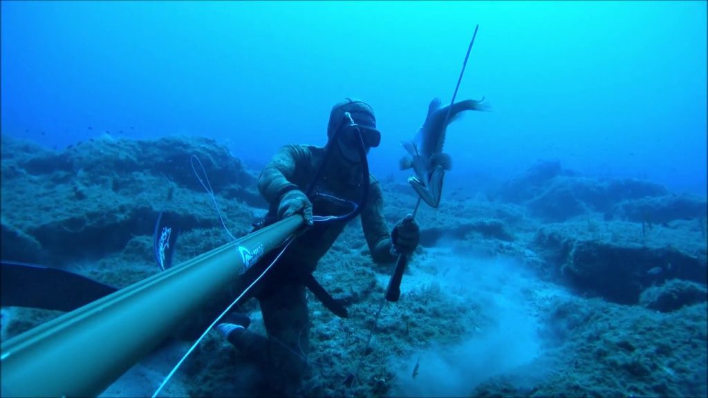 Υπ.Ναυτιλίας: Απαγόρευσε το κολύμπι και το ψαροντούφεκο λόγω… κορωνοϊού