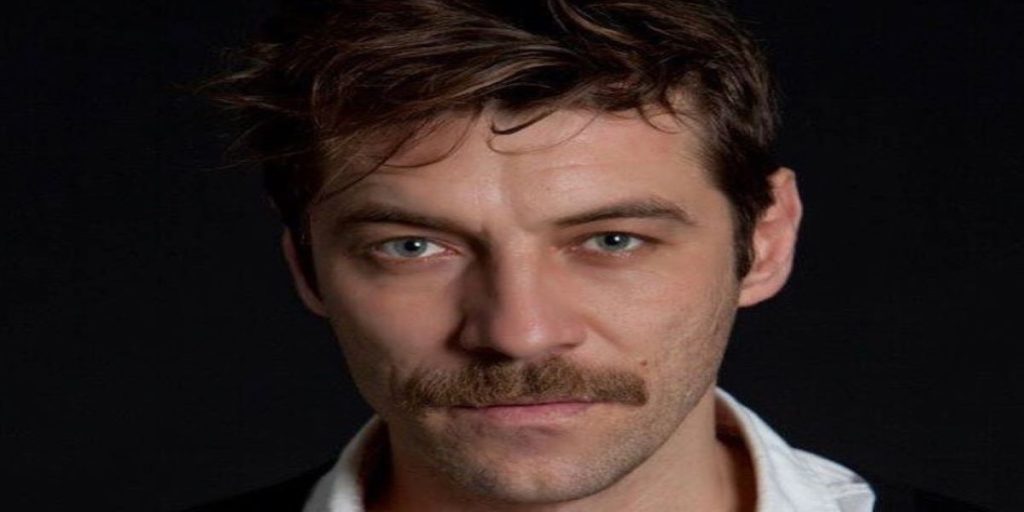 Γιάννης Στάνκογλου: Παρευρέθηκε από απόσταση στην κηδεία του Μανώλη Γλέζου – Δείτε το βίντεο που δημοσίευσε