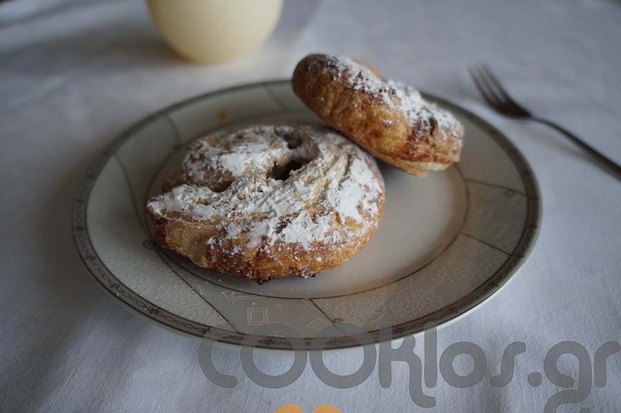 Η συνταγή της ημέρας: Ταχινοπιτάκια με σταφίδες