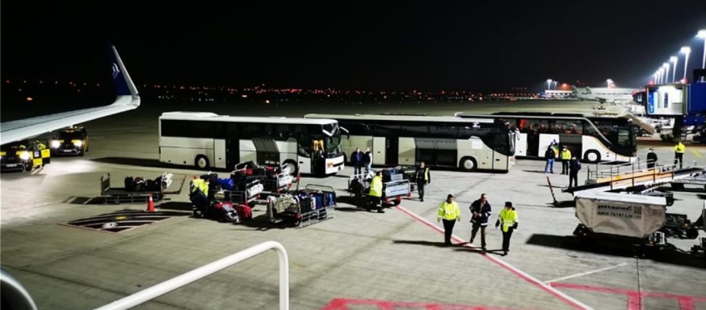 Περίπου 350.000 πολίτες της ΕΕ επαναπατρίστηκαν – 250.000 παραμένουν εγκλωβισμένοι εκτός