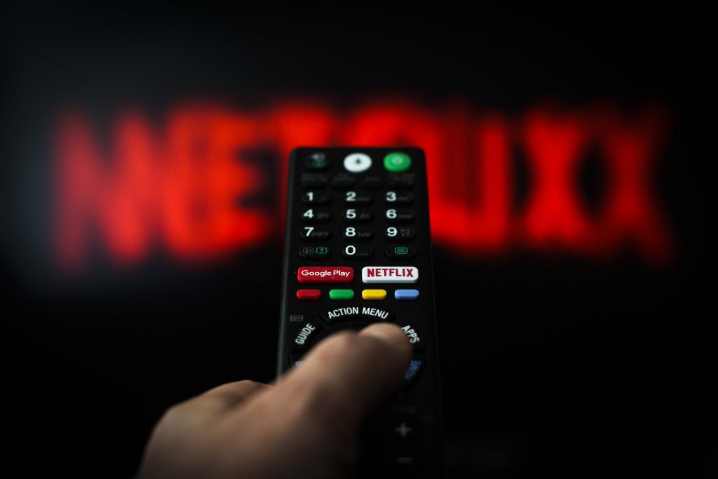 Συμβουλές εργοδότη για καραντίνα: «Δείτε Netflix και πιείτε μπύρες – Πείτε “όχι” στις πίτσες και τα ναρκωτικά» (φώτο)