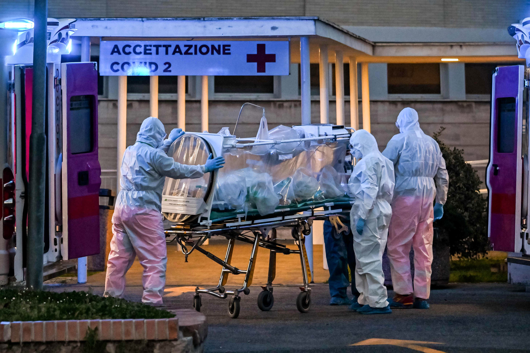 Ιταλία: Οι νεκροί από τον κορωνοϊό ξεπέρασαν τους 15.000 – Περισσότεροι από τους μισούς στην Λομβαρδία