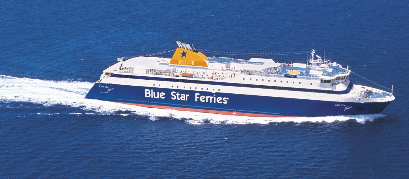 Μύκονος: Με το Blue Star Delos έφυγαν εργάτες και εργολάβοι από το νησί (φώτο)