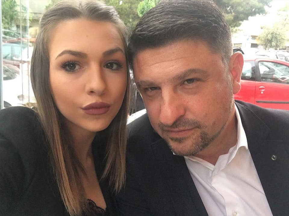 Η κόρη του Νίκου Χαρδαλιά είναι… «φωτιά»! (φώτο)