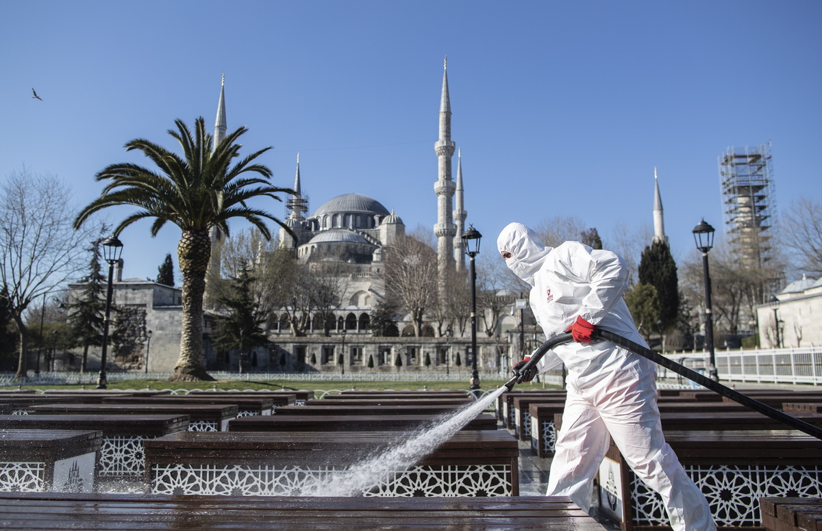 «Καλπάζει» ο κορωνοϊός στην Τουρκία: 501 οι νεκροί και 23.934 τα κρούσματα