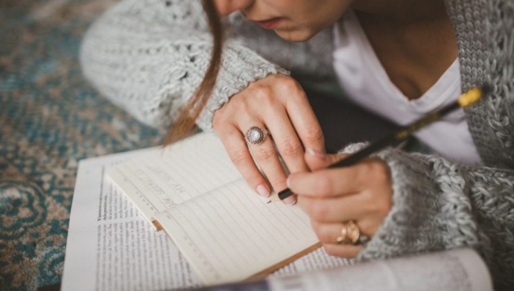 Εξεταστική 2200 μ.Χ. – «Θα πέσει κορωνοϊός ή Eurogroup;» – Το ξεκαρδιστικό ανέκδοτο που έγινε viral