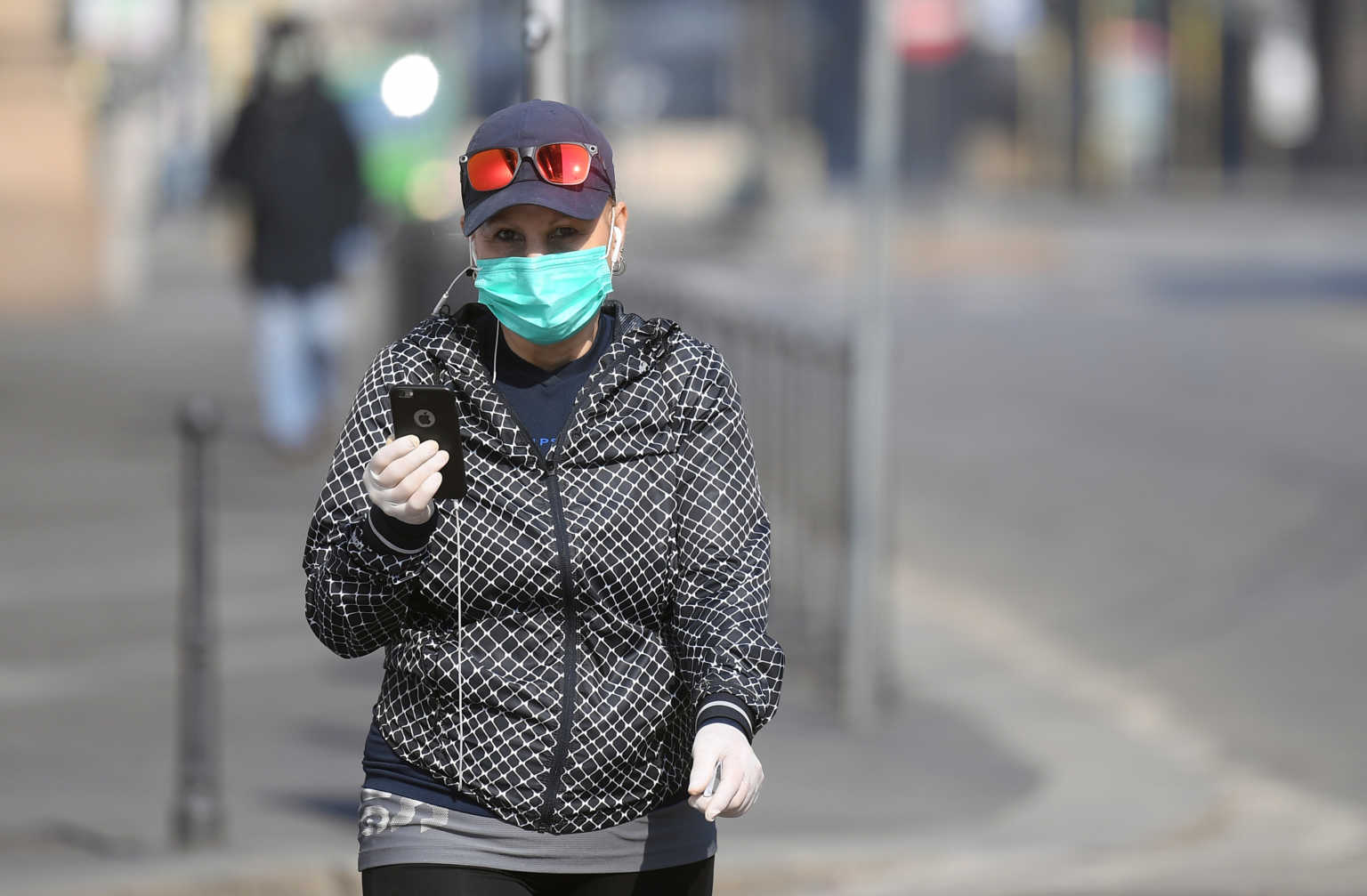 Μάσκες για τον κορωνοϊό: Τώρα ο ΠΟΥ λέει… φορέστε τις