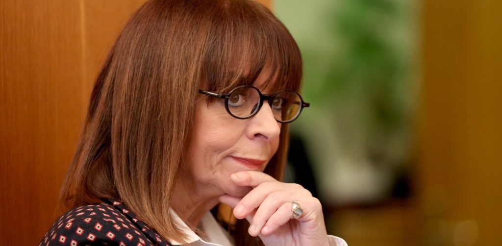 Συγκινήθηκε από γράμματα μαθητών η Α. Σακελλαροπούλου – Τι τους απάντησε; (φώτο)