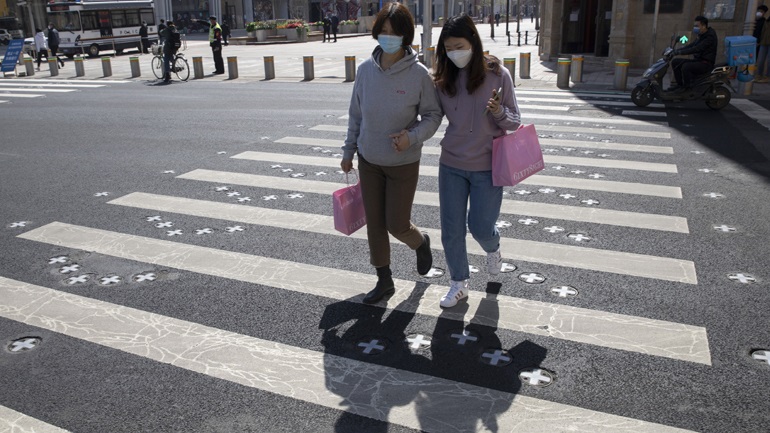 Στους 3.329 οι νεκροί στην Κίνα – Αυξήθηκαν τα «εισαγόμενα» κρούσματα