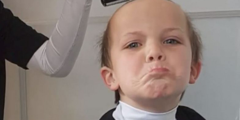 Βρετανία: 5χρονος παρακαλούσε να κουρευτεί όπως «ένας γέρος»  – Μόλις δείτε το αποτέλεσμα θα ξεκαρδιστείτε (βίντεο)