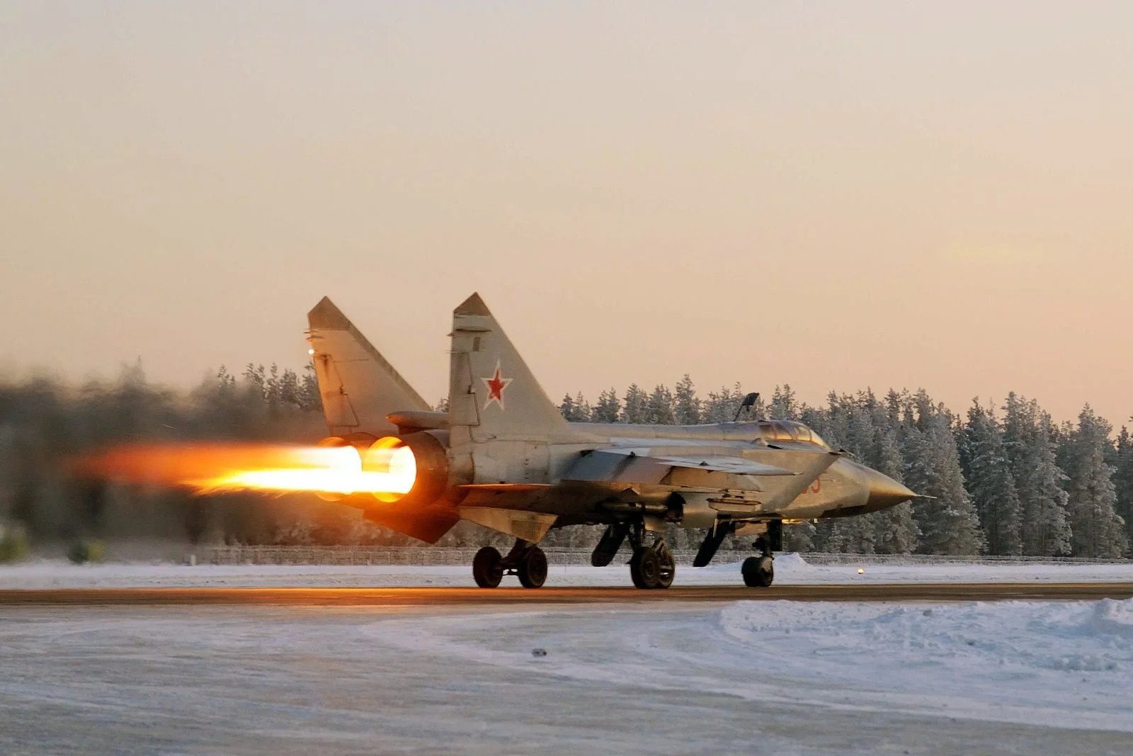 Βίντεο: Εκκωφαντικές  απογειώσεις MiG-31BM του στόλου του Ειρηνικού