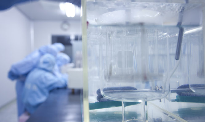 Πρωτοπόρος η Ελλάδα σε διεθνείς μελέτες για την ανακάλυψη νέων θεραπειών κατά του ιού