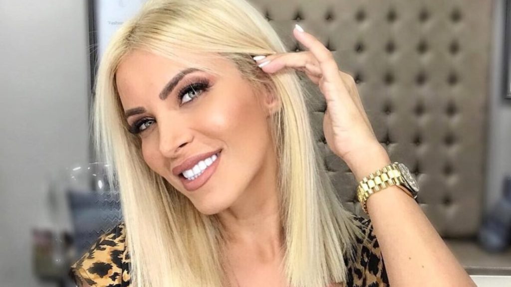 Ρίχνει «βέλη» η Κατερίνα Καινούργιου: «Δεν θέλω όταν μεγαλώσω να είμαι τόσο πικρόχολη όσο η Ρούλα Κορομηλά» (βίντεο)