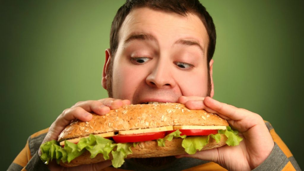 Αυτός είναι ο λόγος που εκτονωνόμαστε στο φαγητό όταν έχουμε νεύρα