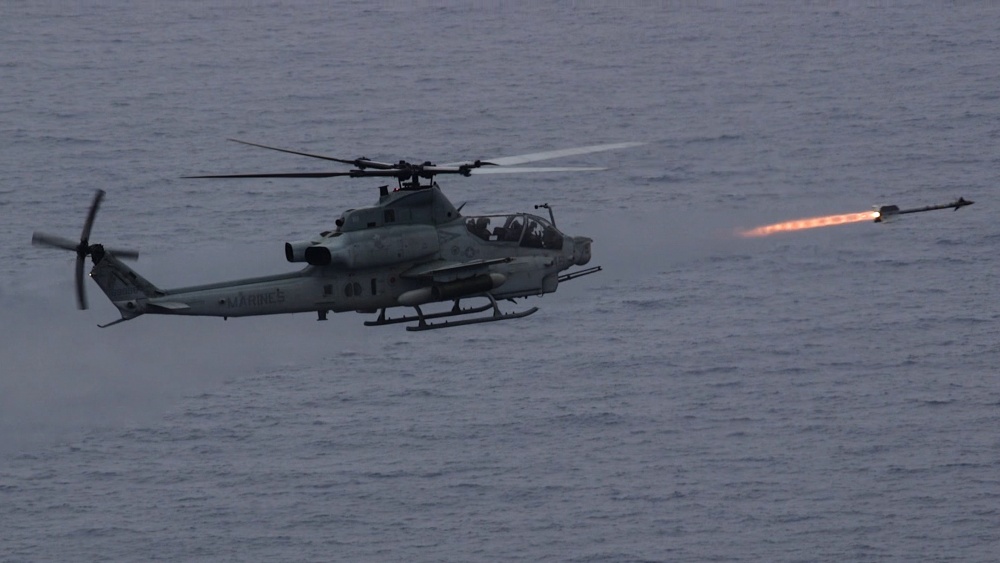 Επιθετικά ελικόπτερα AH-1Z σε αποστολές…αναχαίτισης εναέριων στόχων (βίντεο)
