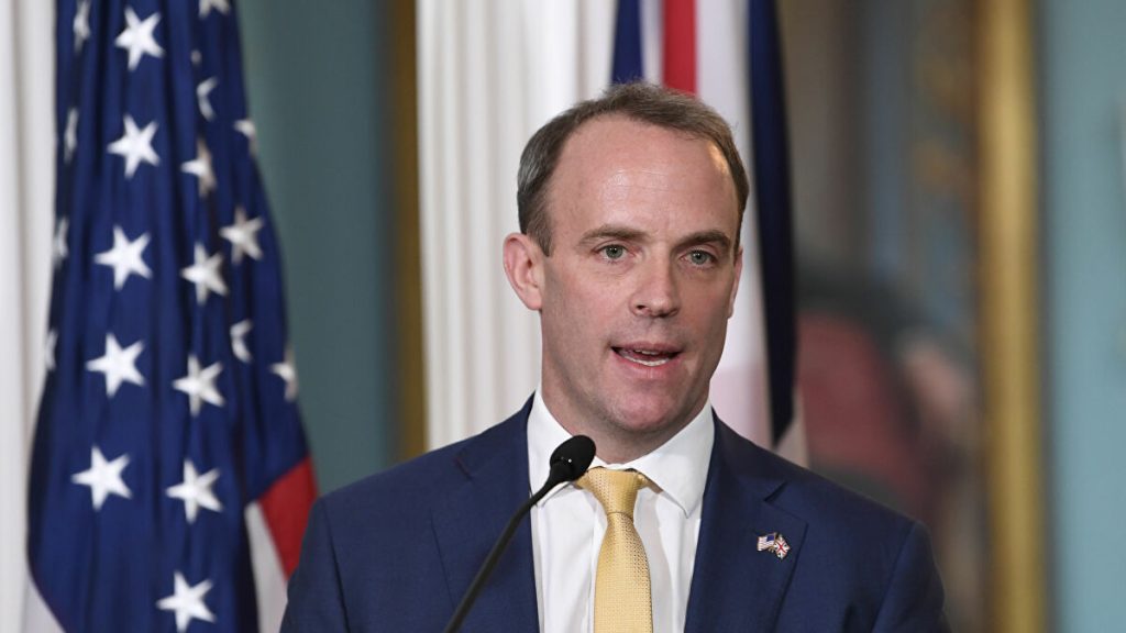 Βρετανός ΥΠΕΞ Ντόμινικ Ράαμπ: «Είμαστε μια δυνατή ομάδα – Εκτελούμε τις εντολές του πρωθυπουργού»