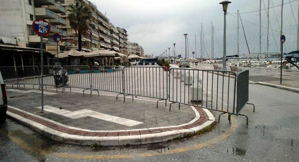 Έκλεισαν και την παραλία του Βόλου – Μπήκαν κιγκλιδώματα (βίντεο)