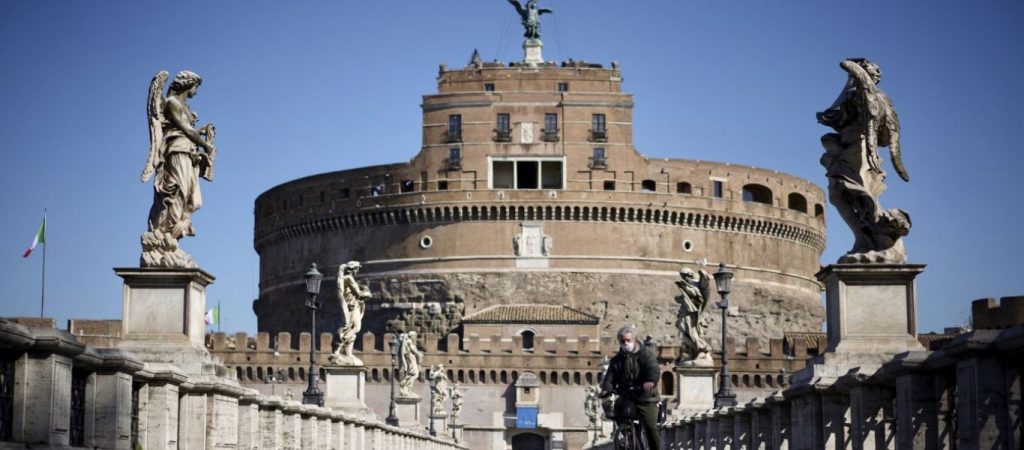 Ιταλία: Η κυβέρνηση ετοιμάζει πακέτο μέτρων 750 δις για τη στήριξη των επιχειρήσεων