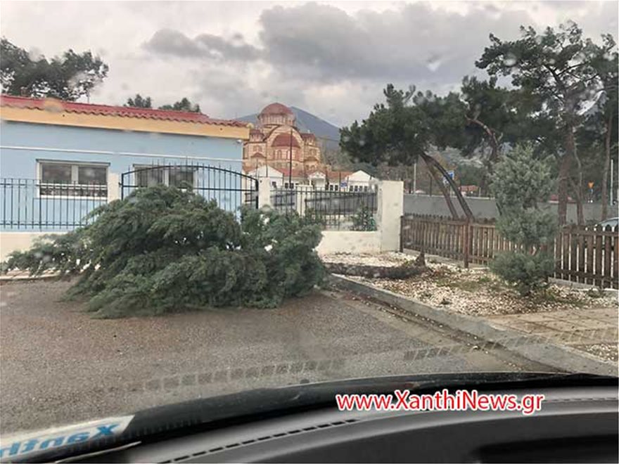 Ξάνθη: Μεγάλες καταστροφές λόγω κακοκαιρίας – Γκρεμίστηκε μαντρότοιχος μήκους 30 μέτρων (βίντεο-φωτο)