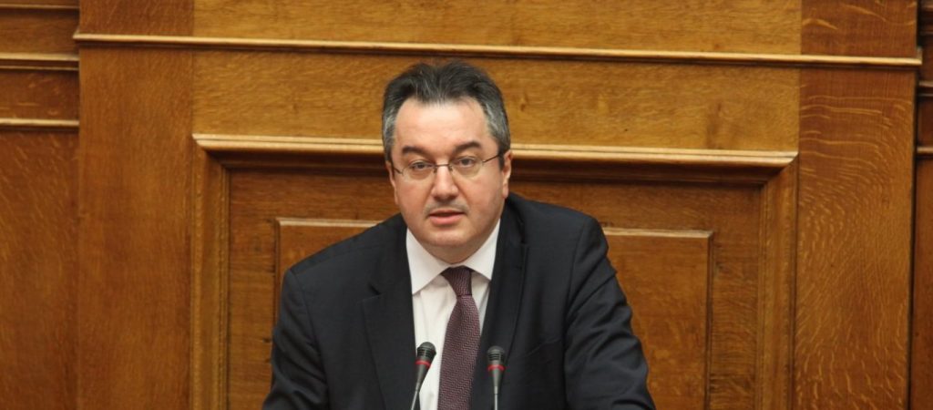 Η.Μόσιαλος για Μπ.Τζόνσον: «Είναι ένας ικανότατος άνθρωπος με χιούμορ και δεξιότητες που υπερβαίνουν τις συνηθισμένες»