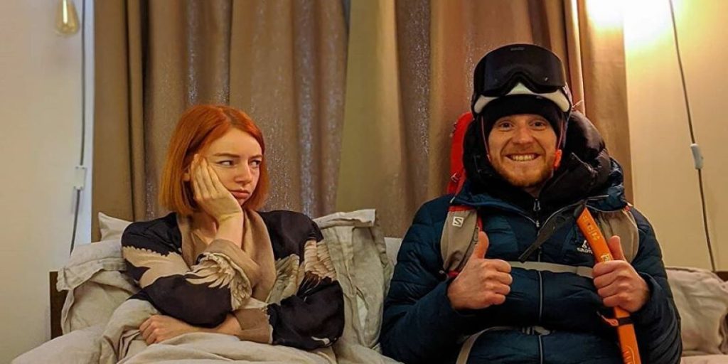 Ορειβατική πρόκληση: Μετέτρεψε τα σκαλιά του σπιτιού του σε… Έβερεστ (φώτο)