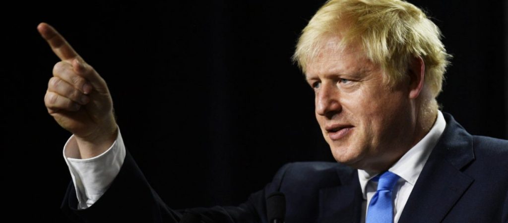 Μπόρις Τζόνσον: Πέρασε τη νύχτα στο νοσοκομείο – «Περαστικά» από Ν. Τραμπ