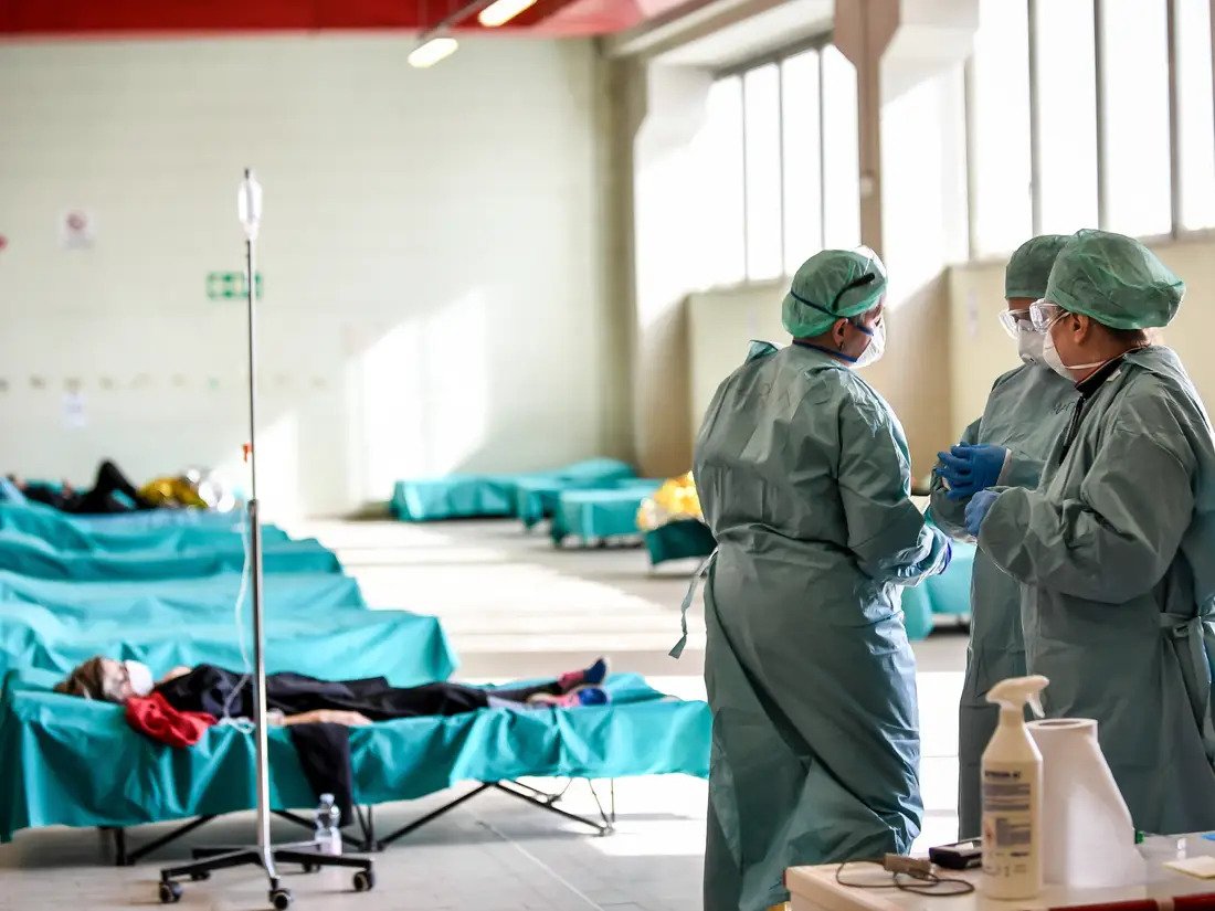Ιταλία: Ρώσοι και Ρουμάνοι γιατροί στο πλευρό των Ιταλών συναδέλφων τους στο Μπέργκαμο