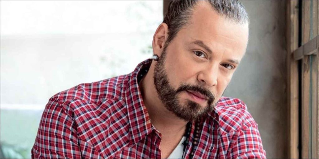 Χ.Δάντης on fire: «Κάθε άχρηστος, κουφός και κάθε λουλουδαρπάχτρα αποτυχημένη μπουζουξού…»