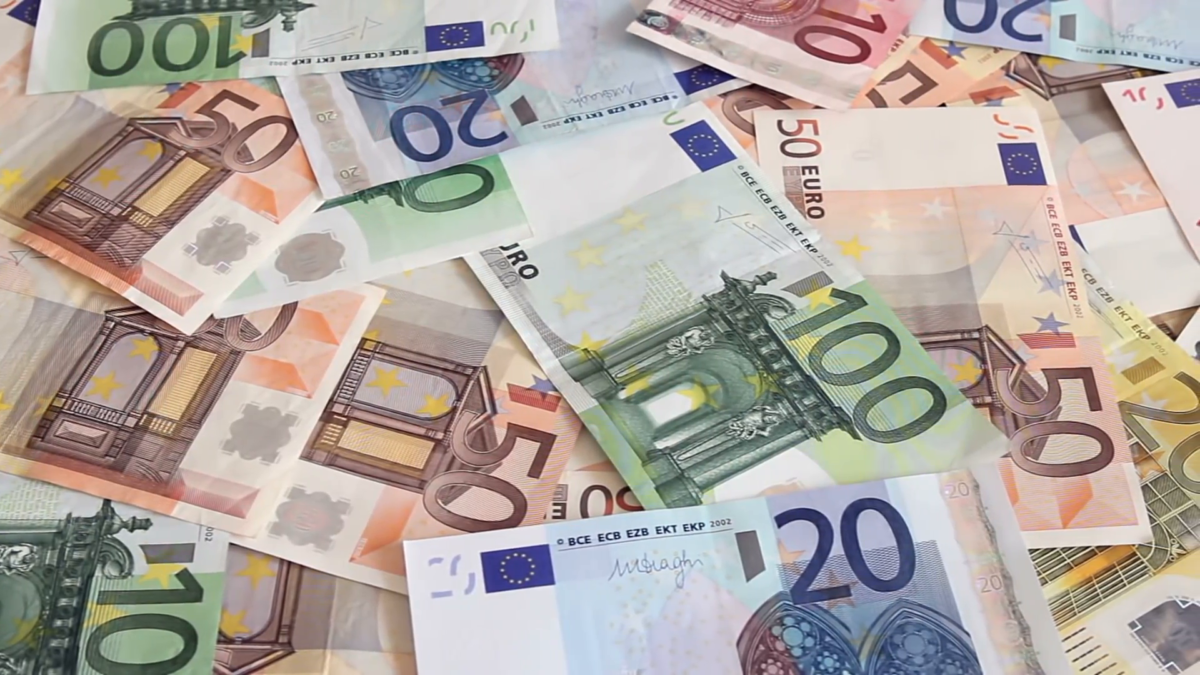 «Πακέτο» μισό τρισ. ευρώ ετοιμάζεται να αποφασίσει το Eurogroup για τον κορωνοϊό αλλά όχι ευρωομόλογο