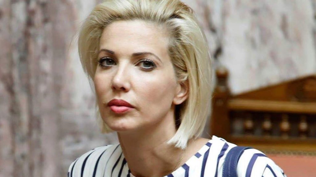 Η Κ. Μονογυιού δίνει το 50% του μισθού της για τους επόμενους δύο μήνες για την αντιμετώπιση του κορωνοϊού