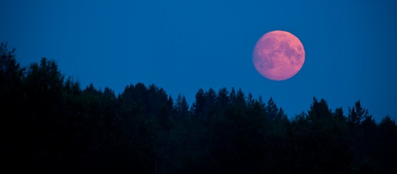 Ροζ πανσέληνος: Φαντασμαγορικό φαινόμενο στον αποψινό ουρανό – Η μεγαλύτερη σελήνη του 2020 (βίντεο)