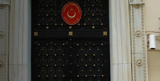 Η ΕΛ.ΑΣ. απαγόρευσε στην Τούρκο πρόξενο την είσοδο σε ξενοδοχείο που ήταν σε καραντίνα