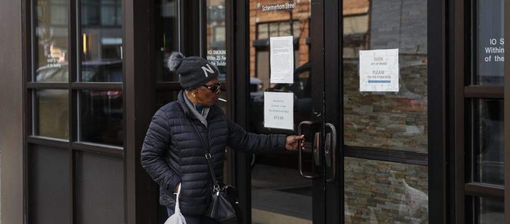 Μελέτη ΔΟΕ: Η καραντίνα οδηγεί 1,25 δισ. ανθρώπους σε ανεργία ή σε μείωση μισθού