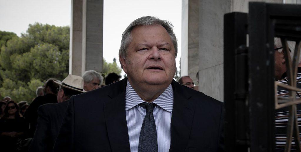 Ε.Βενιζέλος: «Υπάρχει πρόταση του Μπιλ Γκέιτς για εμφύτευση chip σε όλους – Ο ιός μπορεί να αλλάξει τα πάντα»