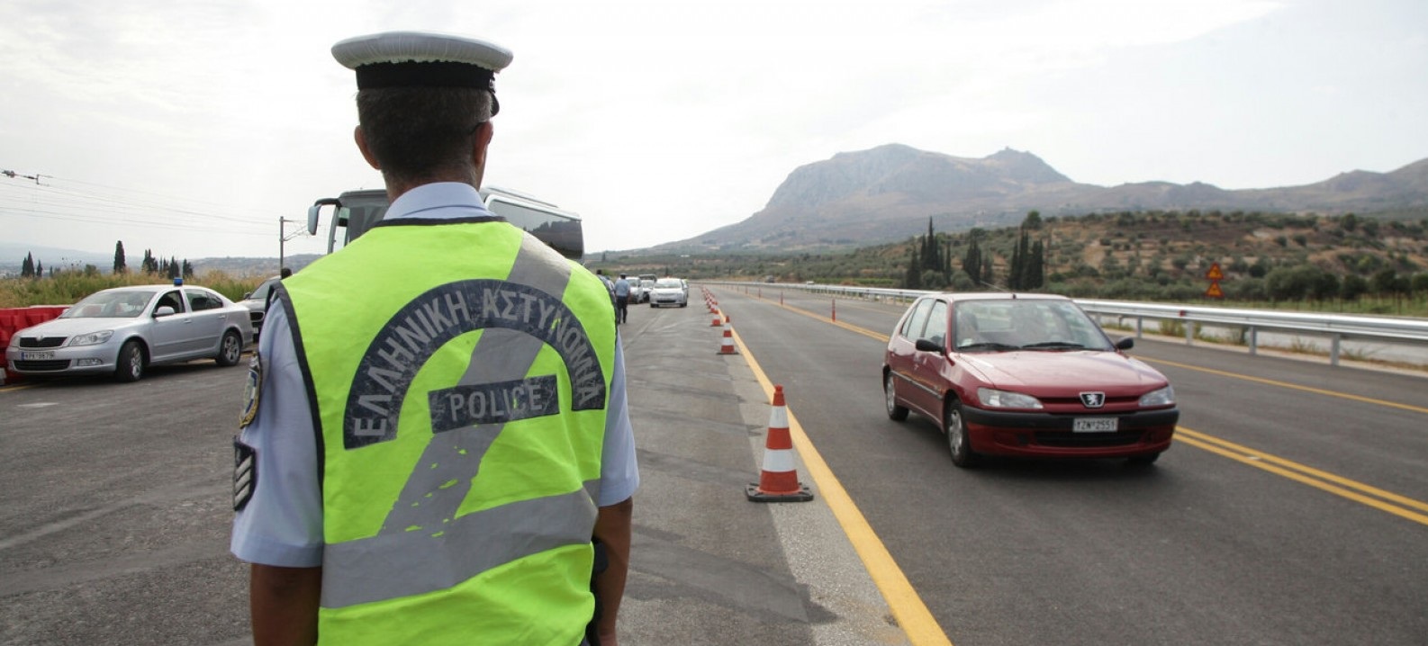 Απαγόρευση μετακινήσεων: Ξεκινούν να στήνονται «checkpoints» σε όλη την Ελλάδα – 300 ευρώ πρόστιμο & αφαίρεση πινακίδων