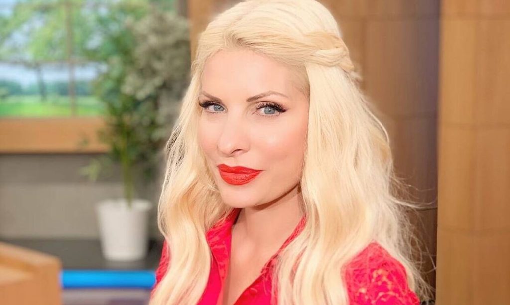 «Έκλαψε» από τα γέλια η Ε.Μενεγάκη – «Τι ράτσας είναι το πουλάκι που κελαηδάει δυνατά;» (βίντεο)