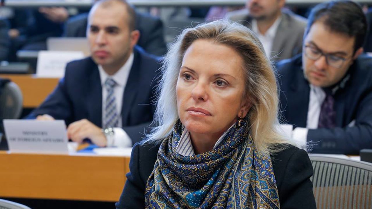 Ε. Βόζεμπεργκ: «Έχει σημάνει συναγερμός στις ελληνικές αρχές με πλοία “φαντάσματα” γεμάτα μετανάστες»