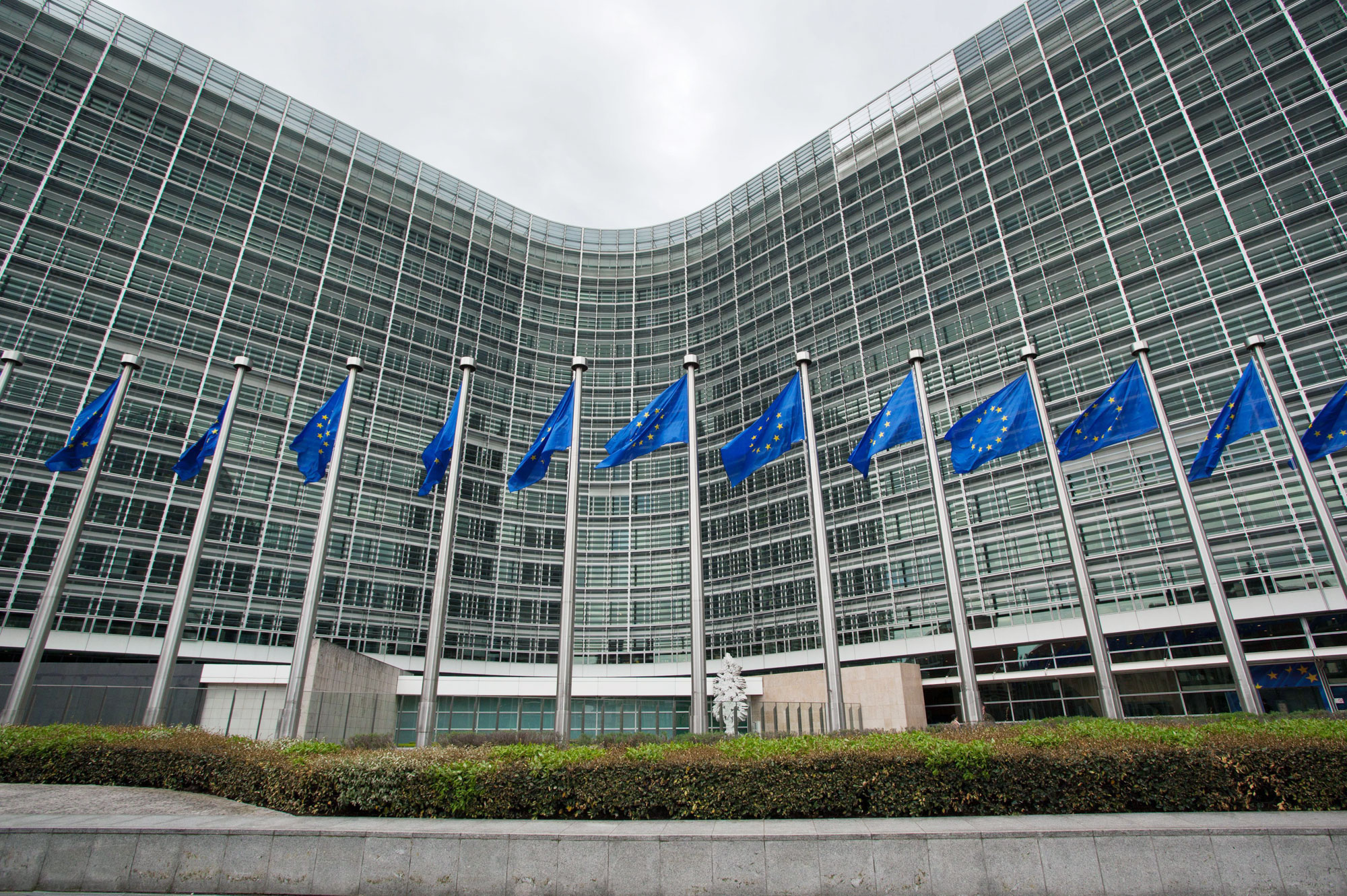 Η Κομισιόν προτείνει στις χώρες της ΕΕ σταδιακή χαλάρωση των μέτρων με μεγάλα ενδιάμεσα διαστήματα