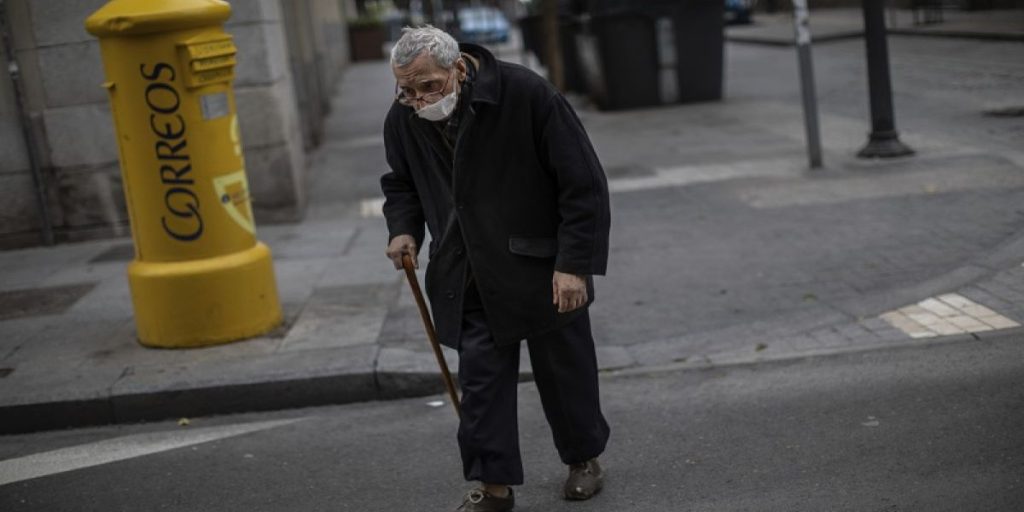 Συγκινητική κίνηση από 5χρονη σε 93χρονο γείτονα: «Δεν είσαι μόνος» (φώτο)