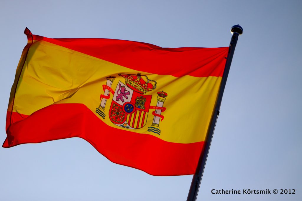 Το ΥΠΕΞ υψώνει στο κτίριο του την ισπανική  σημαία ως ένδειξη συμπαράστασης στον δοκιμαζόμενο ισπανικό λαό