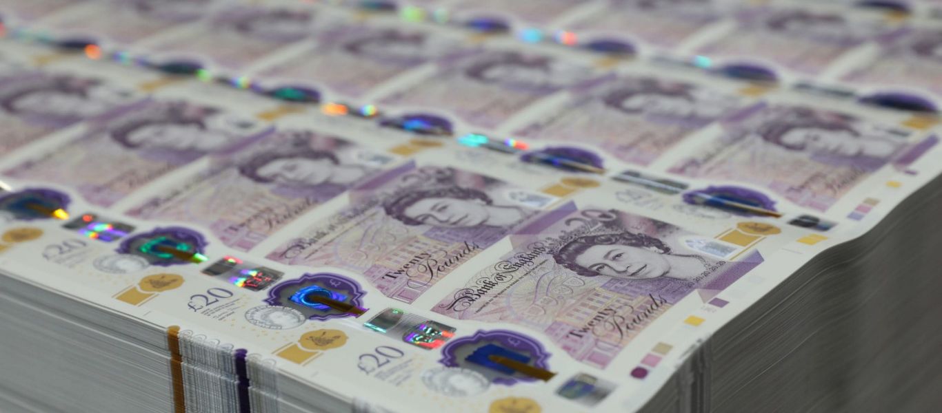Βρετανία: Η Τράπεζα της Αγγλίας τυπώνει χρήμα για να σώσει την βρετανική οικονομία – Είχε να το κάνει από το 2008!