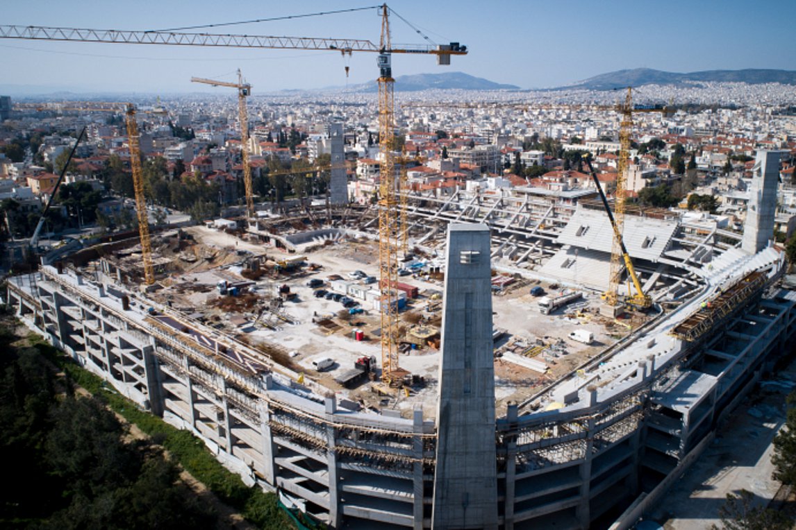 Του βγήκε «ξινή» η βόλτα: Ηλικιωμένος «έφαγε» πρόστιμο επειδή πήγε να δει… το γήπεδο της ΑΕΚ (βίντεο)