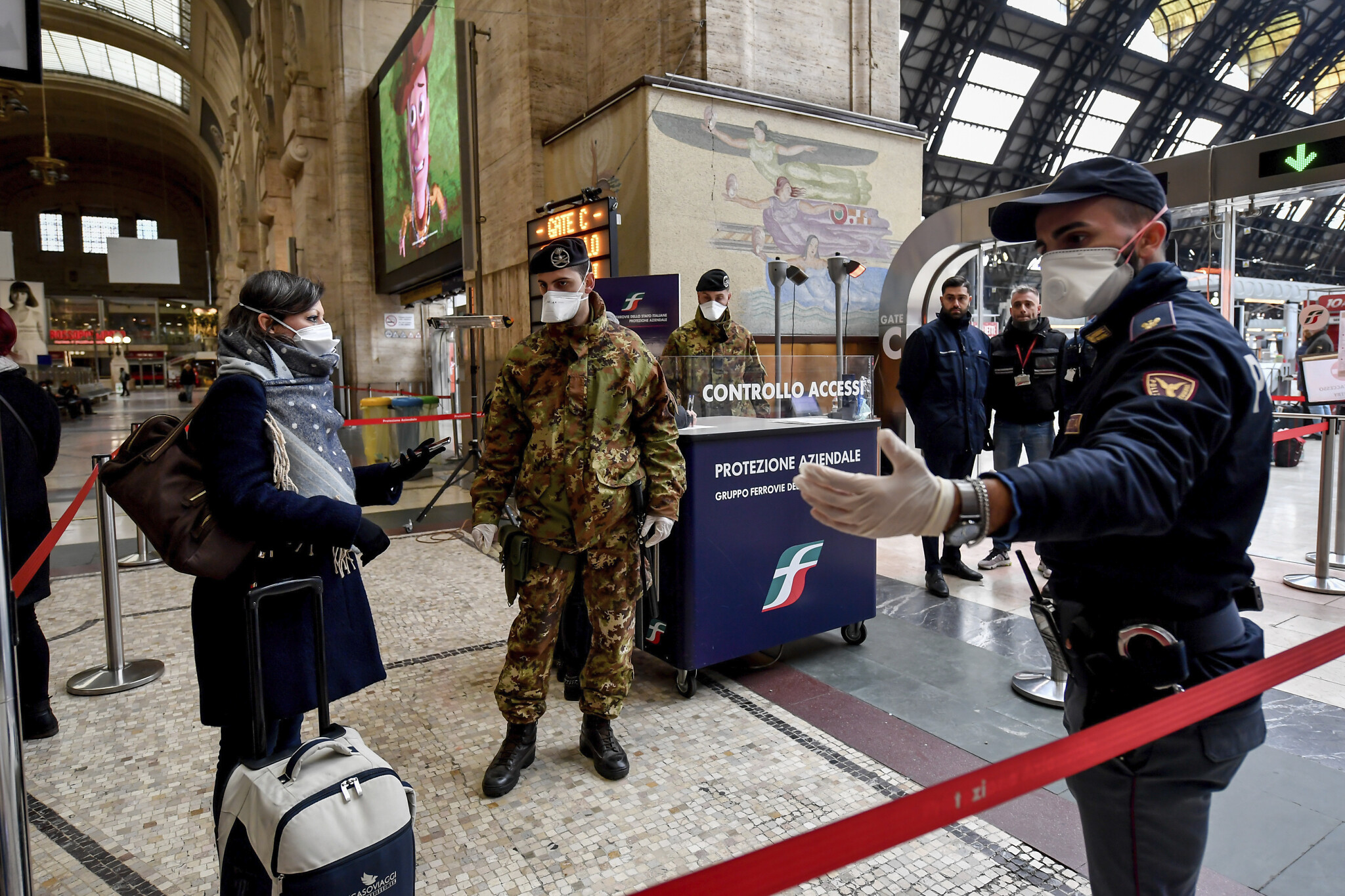 Κορωνοϊός: «Ταμπουρώνεται» για το Πάσχα η Ιταλία – Ενισχυμένοι οι έλεγχοι της αστυνομίας