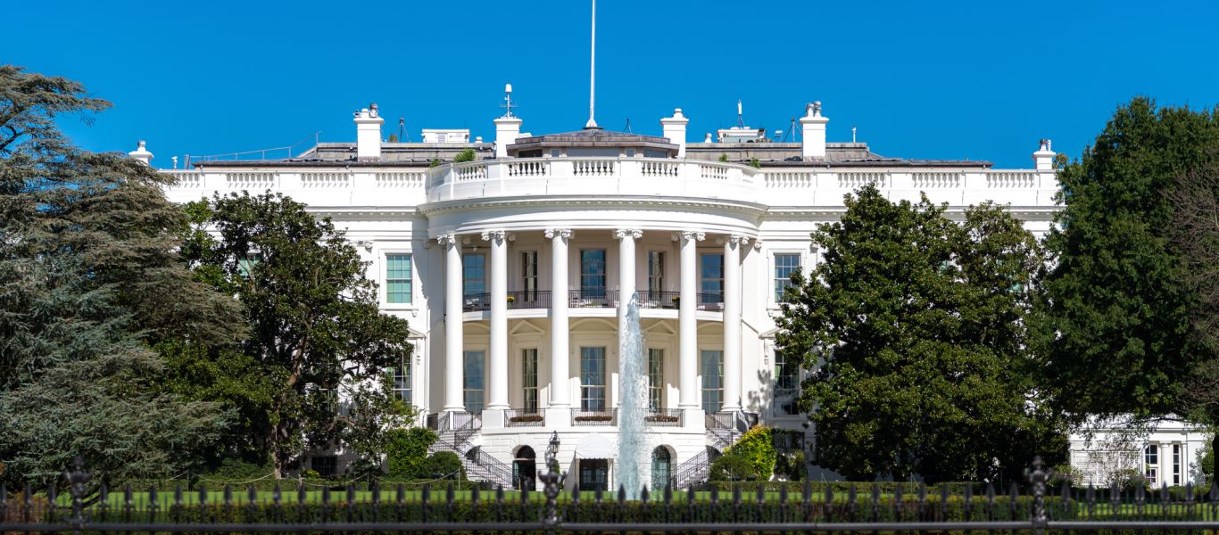 ΗΠΑ: Επανεκκίνηση της οικονομίας εντός των επόμενων δύο μηνών – Μήνυμα από τον Λευκό Οίκο