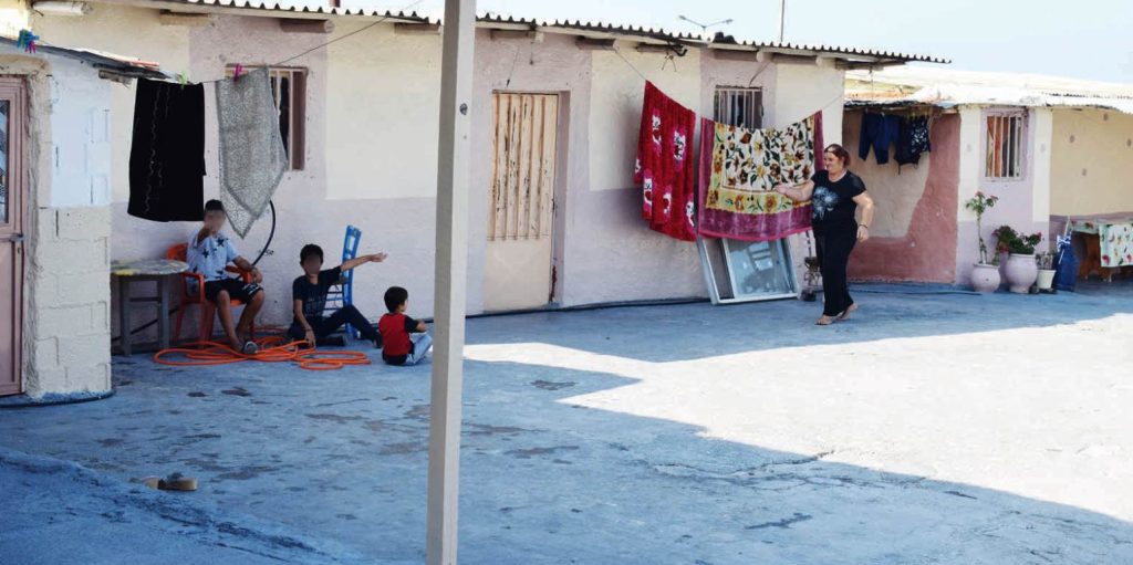 Εκπρόσωπος Ρομά Θεσσαλίας: «Οι περισσότεροι δεν πιστεύουν πως υπάρχει κορωνοϊός»