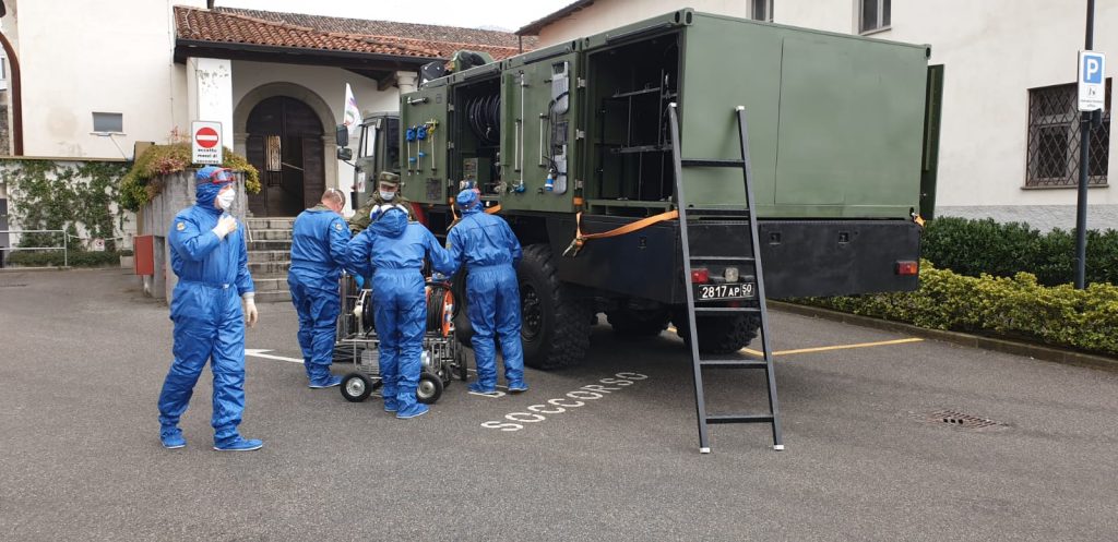 Υποδέχονται στα ιταλικά νοσοκομεία τους Ρώσους με ρωσικές σημαίες και εθνικό ύμνο: Οργή για την ΕΕ (βίντεο)