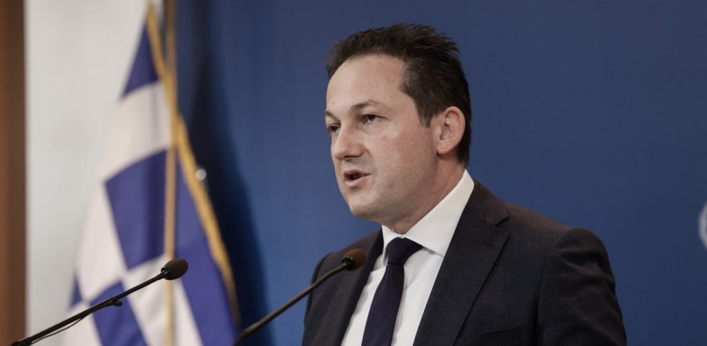 Στ.Πέτσας για Γ.Βαρουφάκη: «Να ζητήσει συγγνώμη και να αποδείξει ότι η Αίγινα είναι μόνιμη κατοικία του»